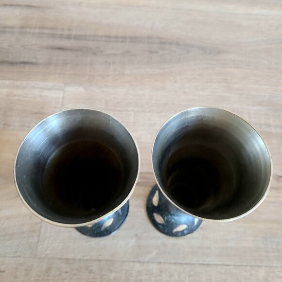 Set of 2 decorative etched/engraved metal flute vine goblets with floral design. - Picture 4 of 9